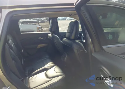 2017 Jeep Cherokee Latitude 4X4 from USA, damaged, VIN 1C4PJMCS4HW575646